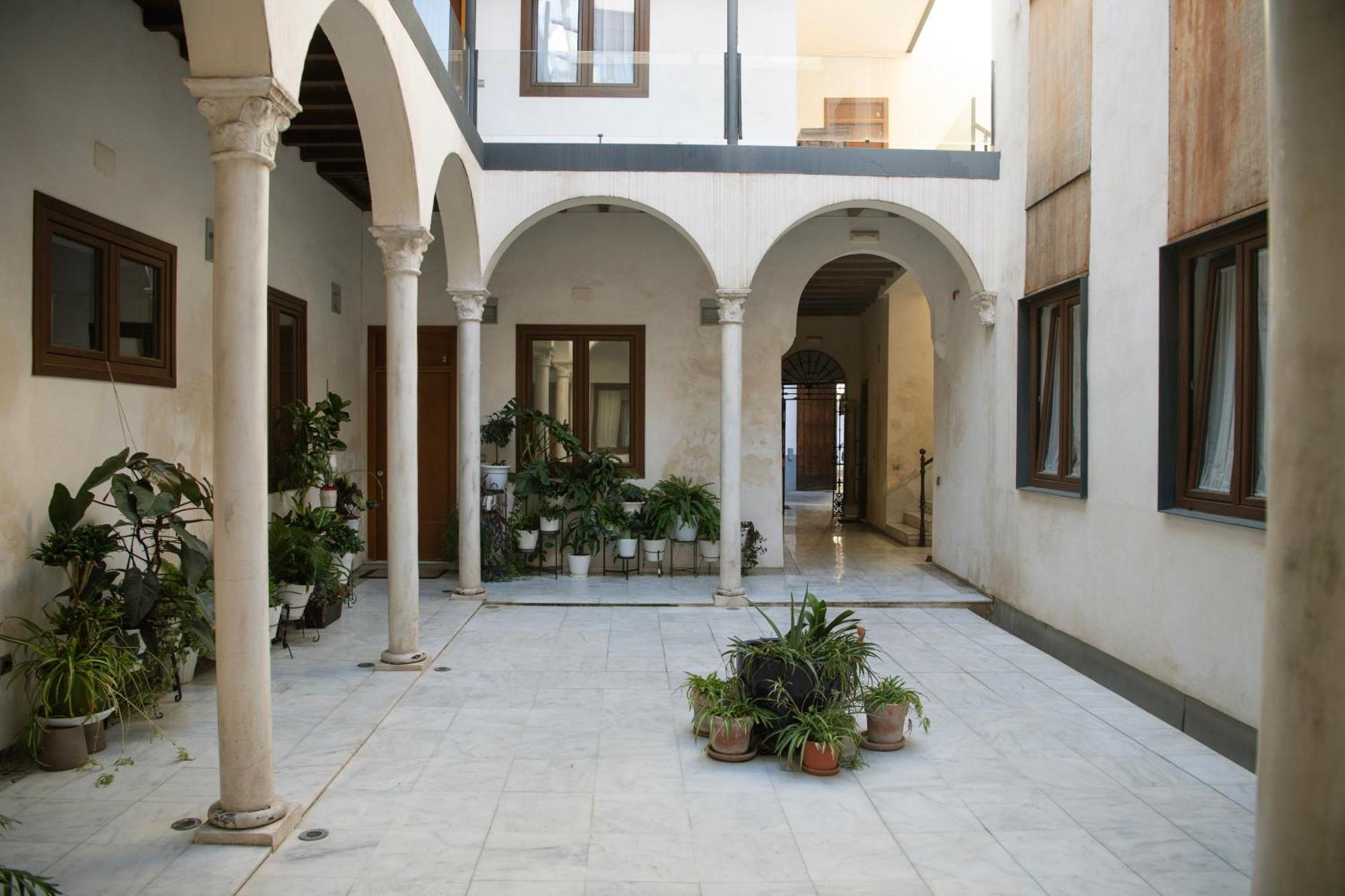 Casa Palacio Bustos Tavera Севилья Экстерьер фото