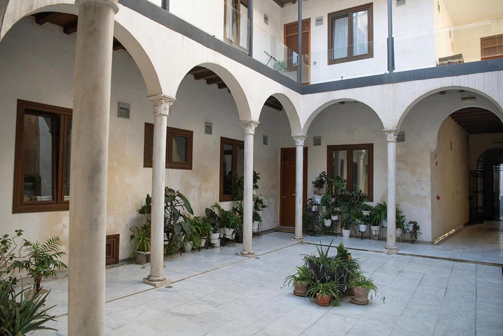 Casa Palacio Bustos Tavera Севилья Экстерьер фото