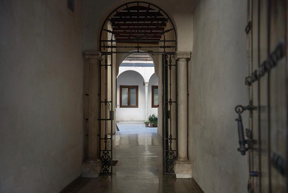 Casa Palacio Bustos Tavera Севилья Экстерьер фото